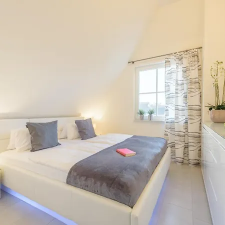 Ferienhaus Poolhaus * Glowe