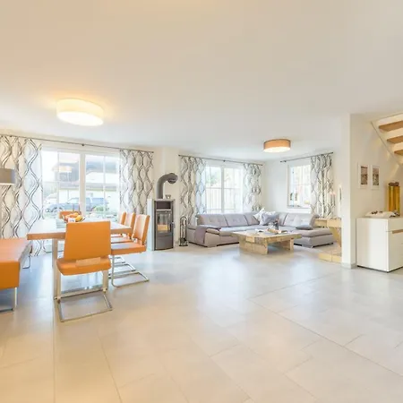 Ferienhaus Poolhaus Сasa de vacaciones Glowe
